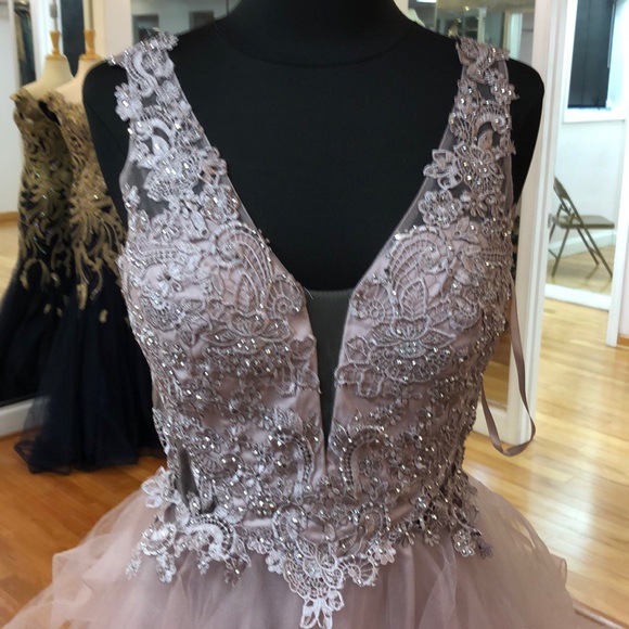 ⭐️SOLD OUT⭐️ Mauve prom dress with lace - Picture 2 of 8